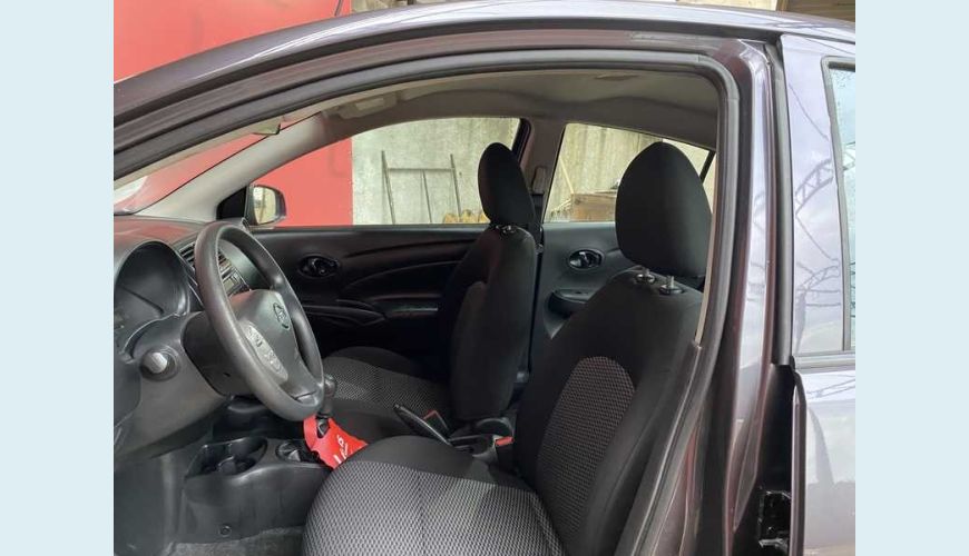 NISSAN NISSAN VERSA 1.0 FLEX AUT. 4P - CINZA - 2020 Foto 8 (Grande)
