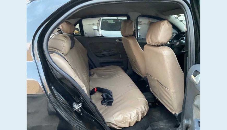 VOLKSWAGEN GOL 1.0 FLEX MANUAL 4P - PRETO - 2012 Foto 8 (Grande)