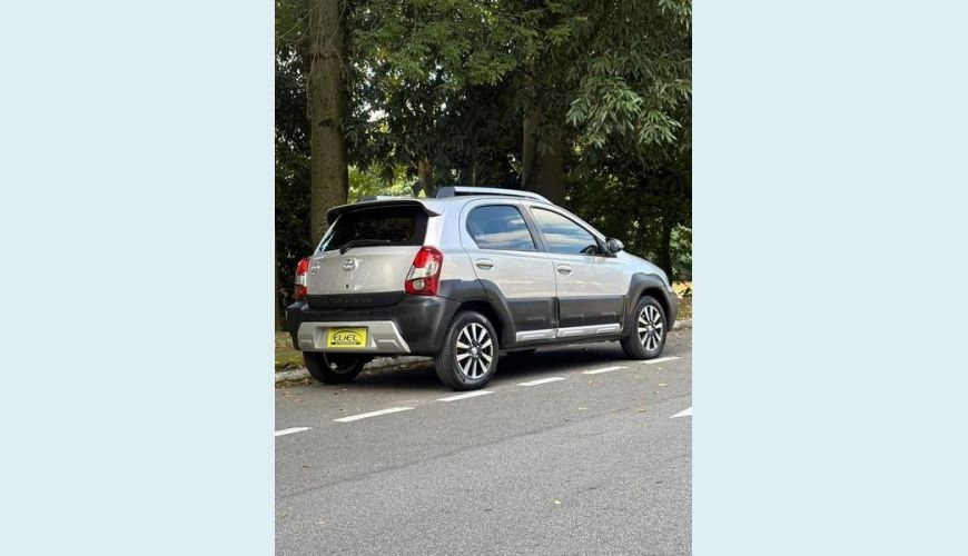 TOYOTA ETIOS HB CROSS 1.5 FLEX AUT. 4P - PRATA - 2018 Foto 8 (Grande)