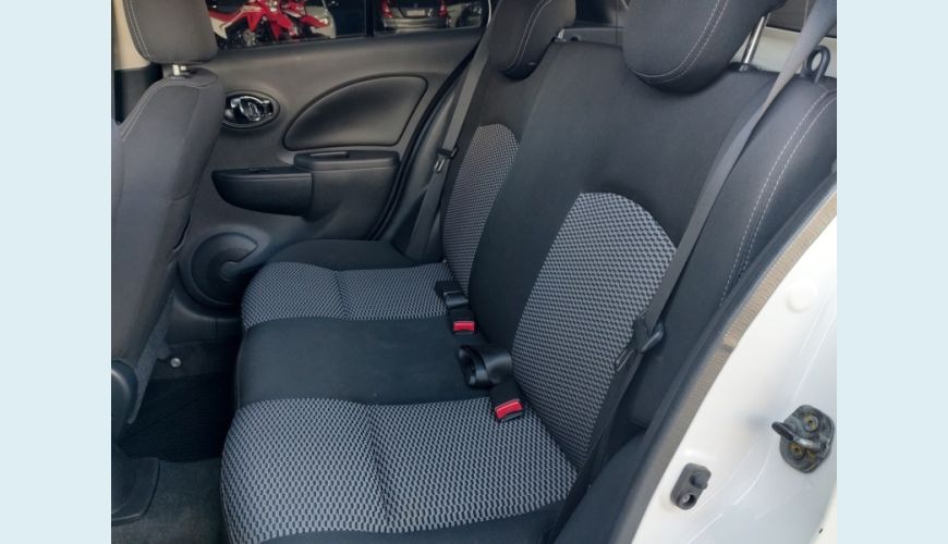 NISSAN MARCH FLEX MANUAL 4P - BRANCO - 2017 Foto 8 (Grande)