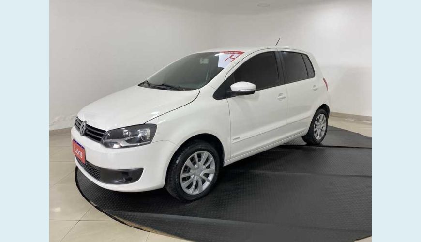 VOLKSWAGEN FOX 1.0 TEC (FLEX) 4P - BRANCO - 2014 Foto 8 (Grande)