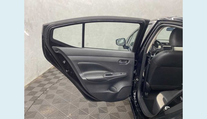 NISSAN VERSA EXCLUSIVE 1.6 FLEX AUT. 4P - PRETO - 2022 Foto 8 (Grande)