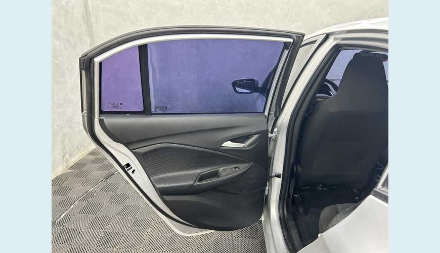 CHEVROLET ONIX LT 1.0 FLEX MANUAL 4P - PRATA - 2023 Foto 8 (Grande)