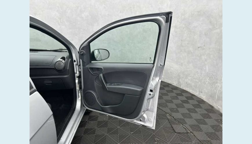 FIAT GRAND SIENA 1.0 FLEX MANUAL 4P - PRATA - 2021 Foto 8 (Grande)
