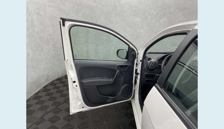 FIAT FIAT GRAND SIENA 1.4 FLEX MANUAL 4P - BRANCO - 2021 Foto 8 (Grande)