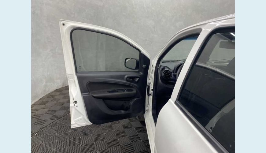 FIAT FIAT UNO ATTRACTIVE 1.0 FLEX MANUAL 4P - BRANCO - 2021 Foto 8 (Grande)