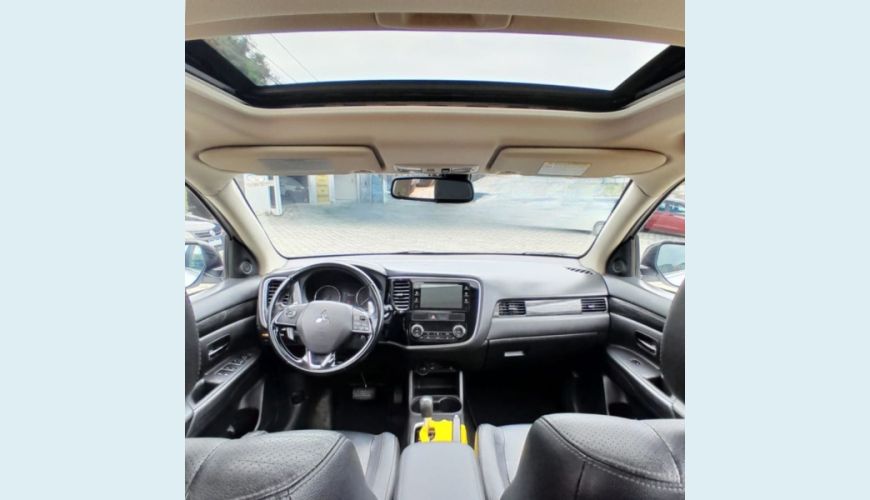 MITSUBISHI MITSUBISHI OUTLANDER 4X4 2.2 16V DIESEL AUT. 4P - BRANCO - 2016 Foto 8 (Grande)