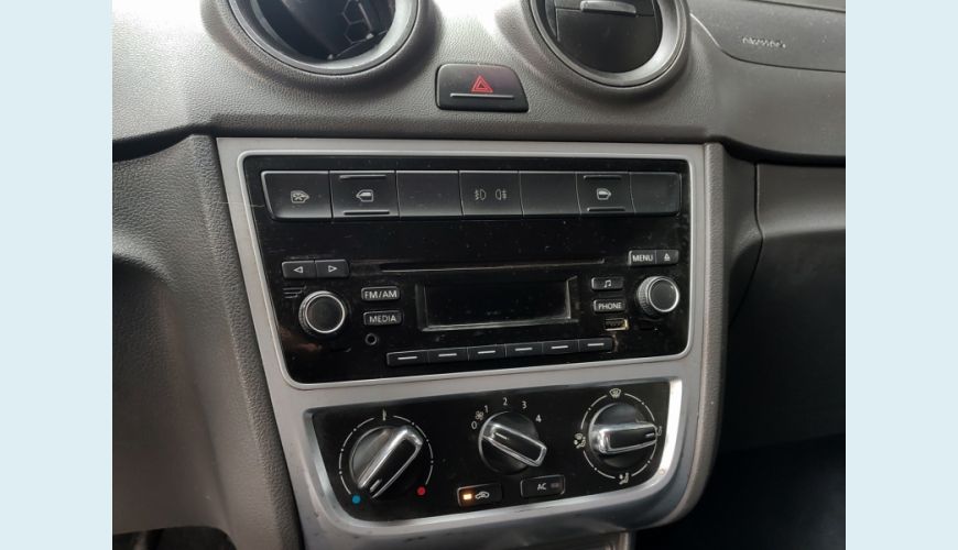 VOLKSWAGEN VOLKSWAGEN VOYAGE FLEX MANUAL 4P - PRATA - 2016 Foto 8 (Grande)