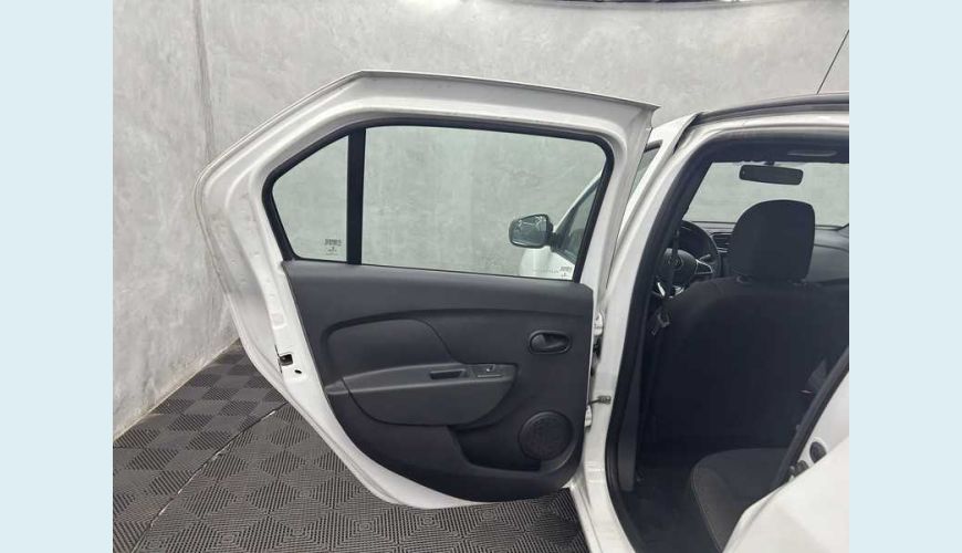RENAULT RENAULT LOGAN ZEN 1.0 FLEX MANUAL 4P - BRANCO - 2024 Foto 8 (Grande)