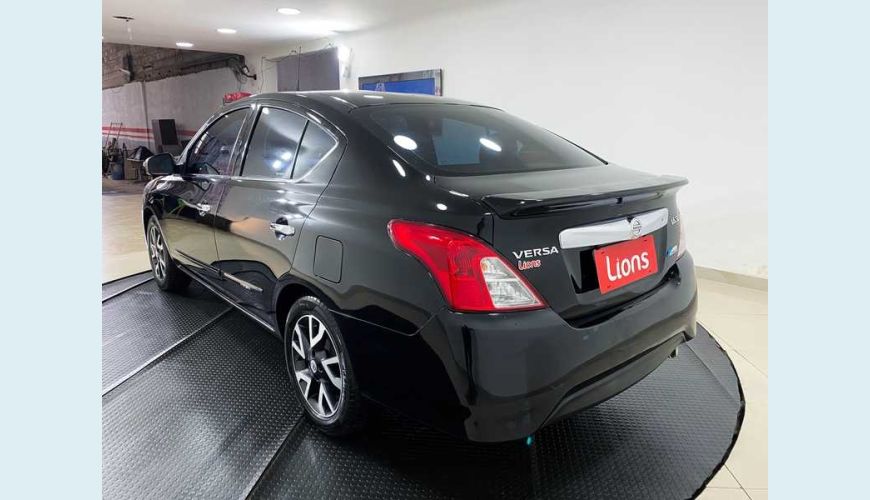 NISSAN NISSAN VERSA SV FLEXSTART 1.6 16V FLEX AUT. 4P - PRETO - 2017 Foto 8 (Grande)