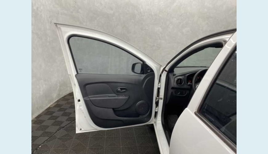 RENAULT LOGAN LIFE 1.0 12V FLEX MANUAL 4P - BRANCO - 2023 Foto 8 (Grande)