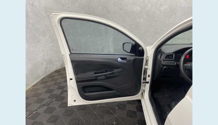 VOLKSWAGEN VOYAGE 1.0 MPI FLEX MANUAL 4P - BRANCO - 2023 Foto 8 (Grande)