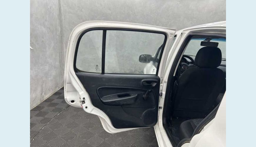 FIAT UNO ATTRACTIVE 1.0 FLEX MANUAL 4P - BRANCO - 2021 Foto 8 (Grande)