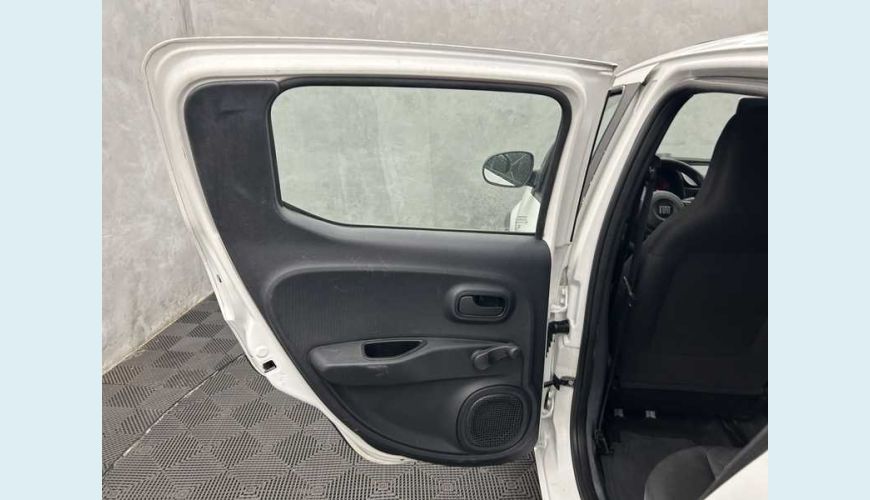 FIAT FIAT MOBI LIKE 1.0 FLEX MANUAL 4P - BRANCO - 2023 Foto 8 (Grande)