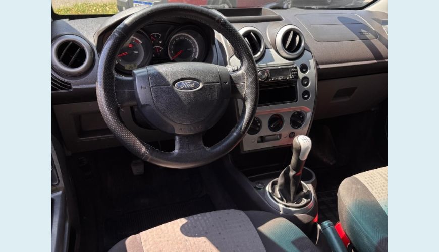 FORD FORD FIESTA 1.6 8V FLEX MANUAL 4P - PRETO - 2013 Foto 8 (Grande)