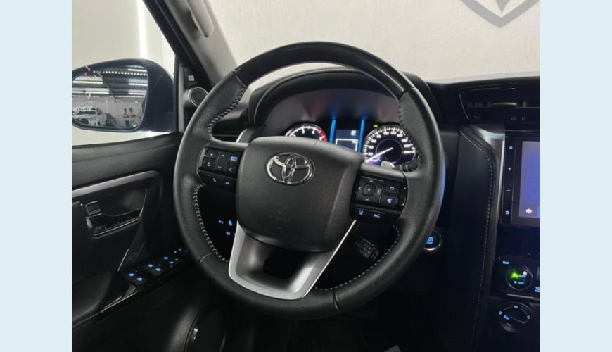 TOYOTA HILUX SW4 - CINZA - 2024 Foto 8 (Grande)