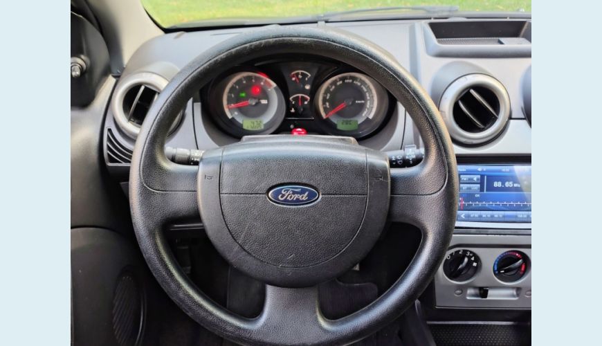 FORD FIESTA - PRETO - 2014 Foto 8 (Grande)