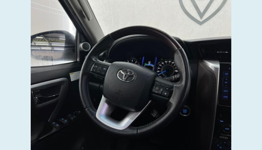 TOYOTA HILUX SW4 - PRATA - 2016 Foto 8 (Grande)