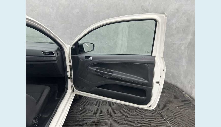 VOLKSWAGEN SAVEIRO ROBUST TOTAL FLEX 16V - BRANCO - 2024 Foto 8 (Grande)