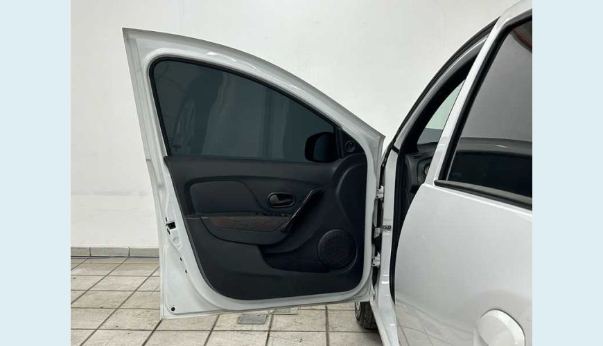 RENAULT LOGAN ZEN 1.0 - BRANCO - 2025 Foto 8 (Grande)