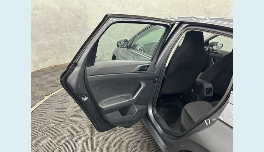 VOLKSWAGEN POLO COMFORTLINE (AUT) (FLEX) - CINZA - 2024 Foto 8 (Grande)