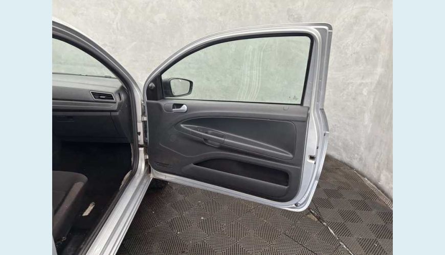 VOLKSWAGEN SAVEIRO ROBUST TOTAL FLEX 16V - PRATA - 2025 Foto 8 (Grande)