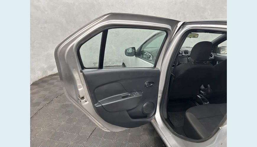 RENAULT LOGAN ZEN 1.0 - PRATA - 2024 Foto 8 (Grande)