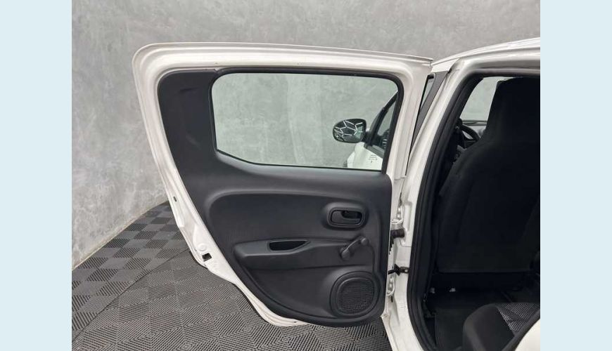 FIAT MOBI LIKE 1.0 (FLEX) - BRANCO - 2023 Foto 8 (Grande)