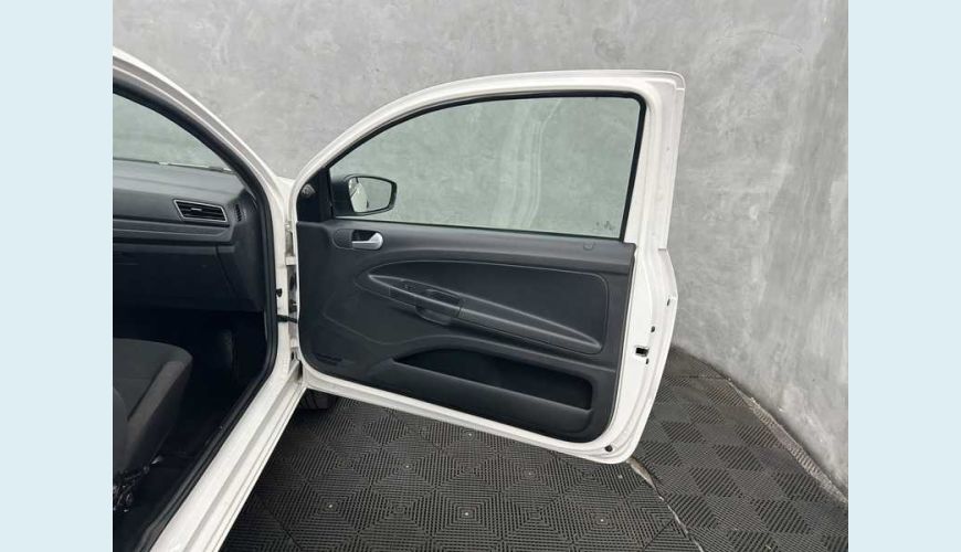 VOLKSWAGEN SAVEIRO ROBUST TOTAL FLEX 16V - BRANCO - 2025 Foto 8 (Grande)