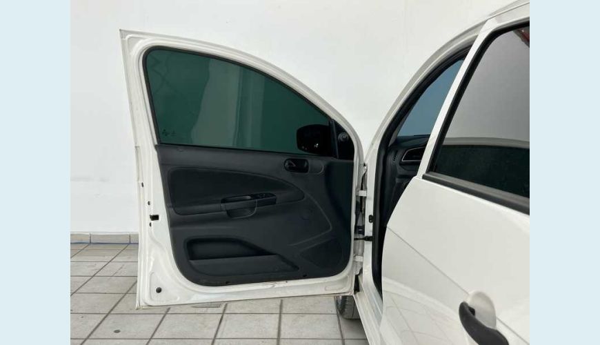 VOLKSWAGEN GOL 1.0 12V FLEX - BRANCO - 2023 Foto 8 (Grande)