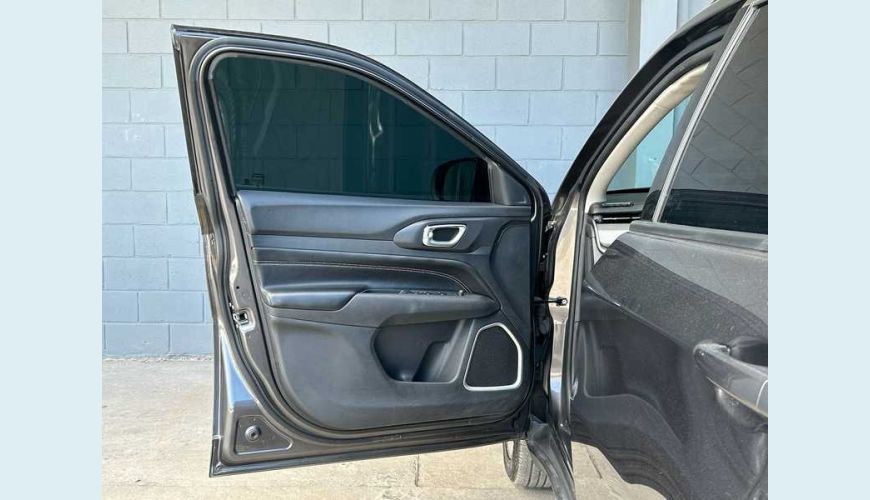 JEEP COMPASS LONGITUDE 1.3 T270 AUT. FLEX - CINZA - 2023 Foto 8 (Grande)