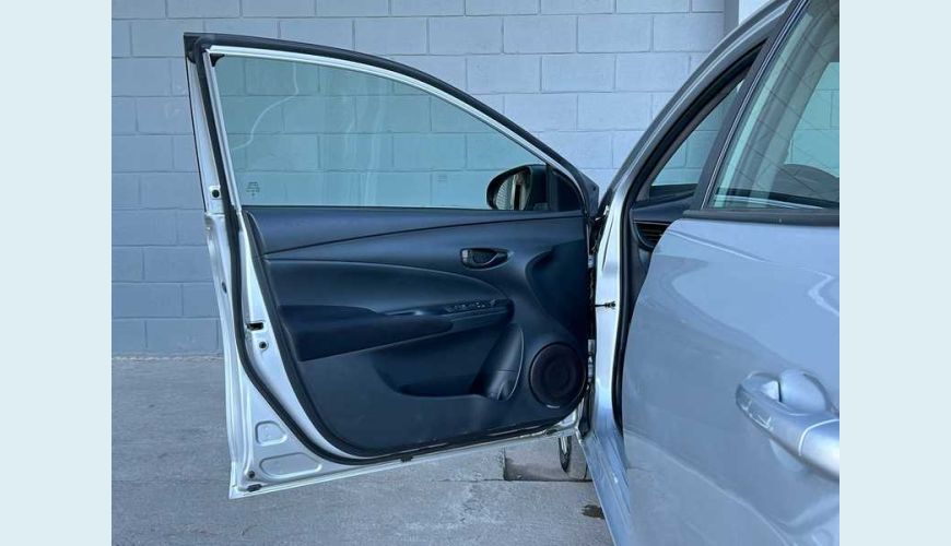 TOYOTA YARIS SEDAN XL 1.5 FLEX AUT. - PRATA - 2025 Foto 8 (Grande)