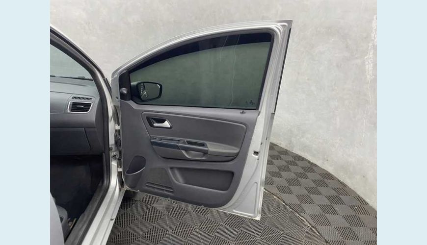 VOLKSWAGEN FOX 1.0 VHT FLEX 4P - PRATA - 2013 Foto 8 (Grande)