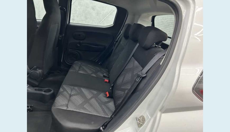 FIAT MOBI LIKE 1.0 FLEX - BRANCO - 2023 Foto 8 (Grande)