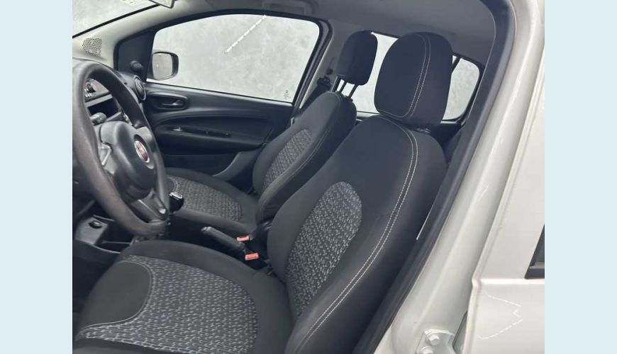 FIAT UNO ATTRACTIVE 1.0 - BRANCO - 2021 Foto 8 (Grande)