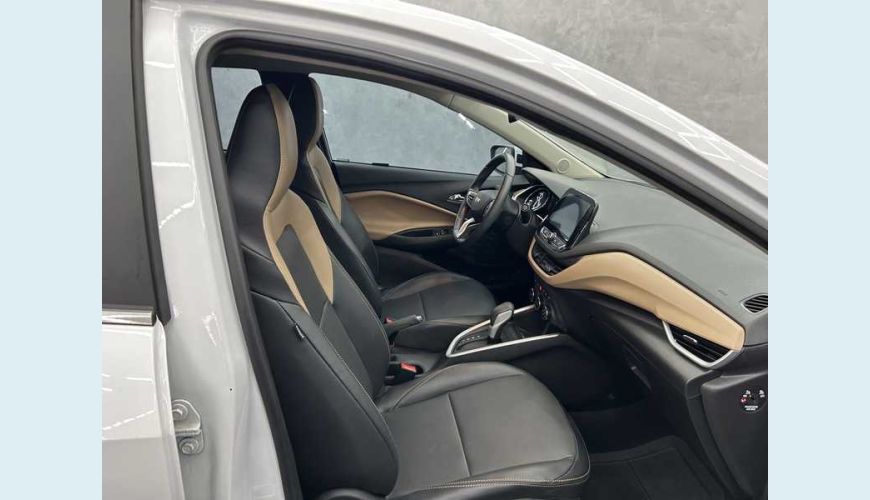 CHEVROLET ONIX PLUS PREMIER 1.0 TURBO (AUT.) - BRANCO - 2023 Foto 8 (Grande)