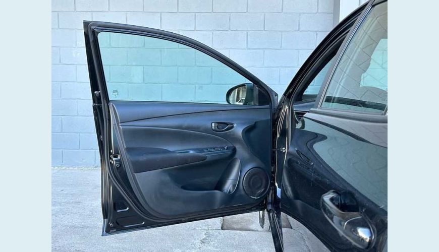 TOYOTA YARIS XL 1.5 FLEX AUT. - PRETO - 2025 Foto 8 (Grande)