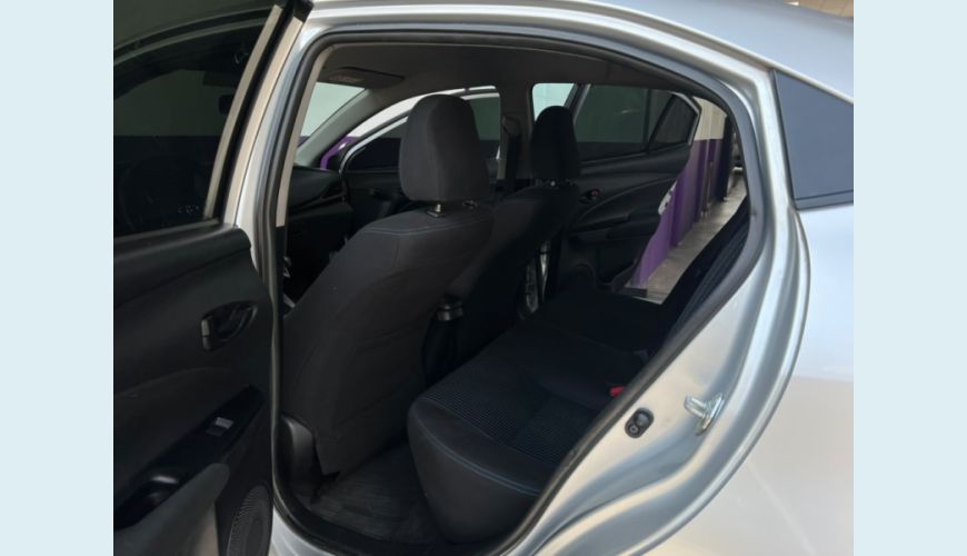 TOYOTA YARIS - PRATA - 2022 Foto 8 (Grande)
