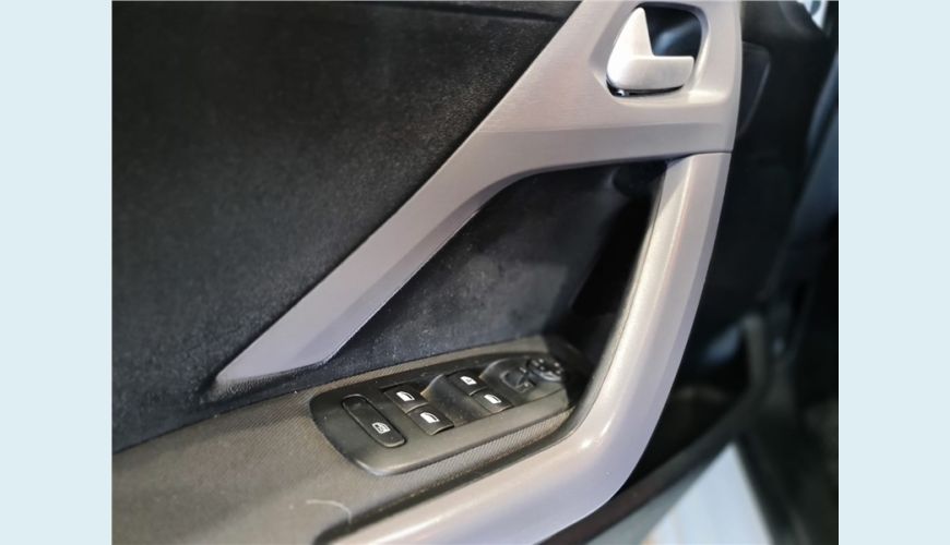 PEUGEOT 208 1.2 ACTIVE 12V FLEX 4P MANUAL - BRANCO - 2019 Foto 9 (Grande)