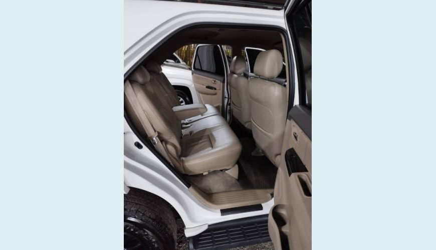 TOYOTA HILUX SW4 3.0 SRV 4X4 7 LUGARES 16V TURBO INTERCOOLER DIESEL 4P AUT. - BRANCO - 2013 Foto 9 (Grande)