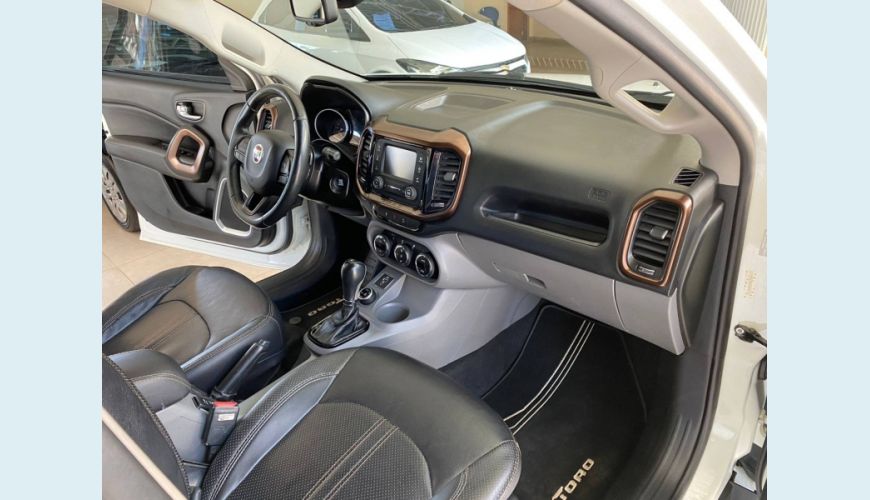 FIAT TORO 2.0 16V TURBO DIESEL VOLCANO 4WD AT9 - BRANCO - 2018 Foto 9 (Grande)