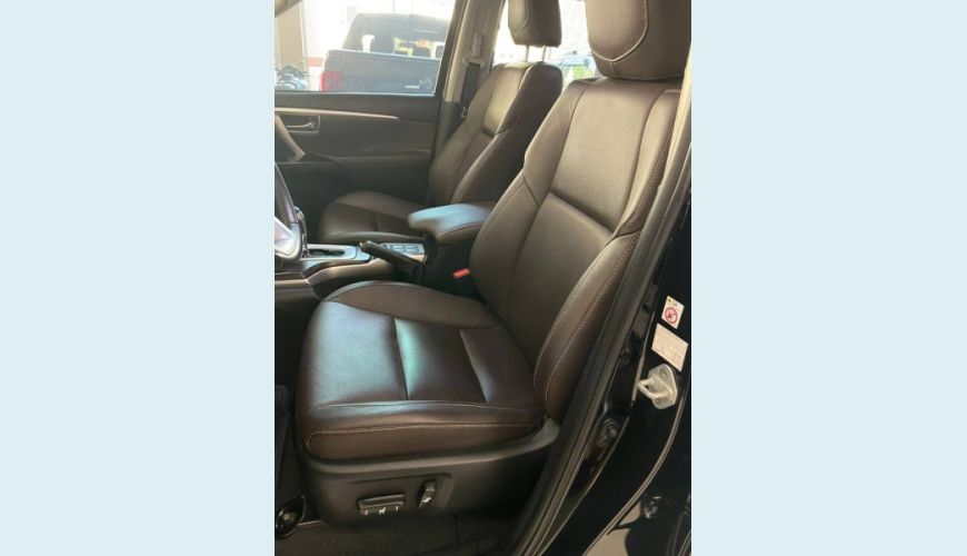 TOYOTA HILUX SW4 2.8 SRX 4X4 7 LUGARES 16V TURBO INTERCOOLER DIESEL 4P AUT. - PRETO - 2019 Foto 9 (Grande)