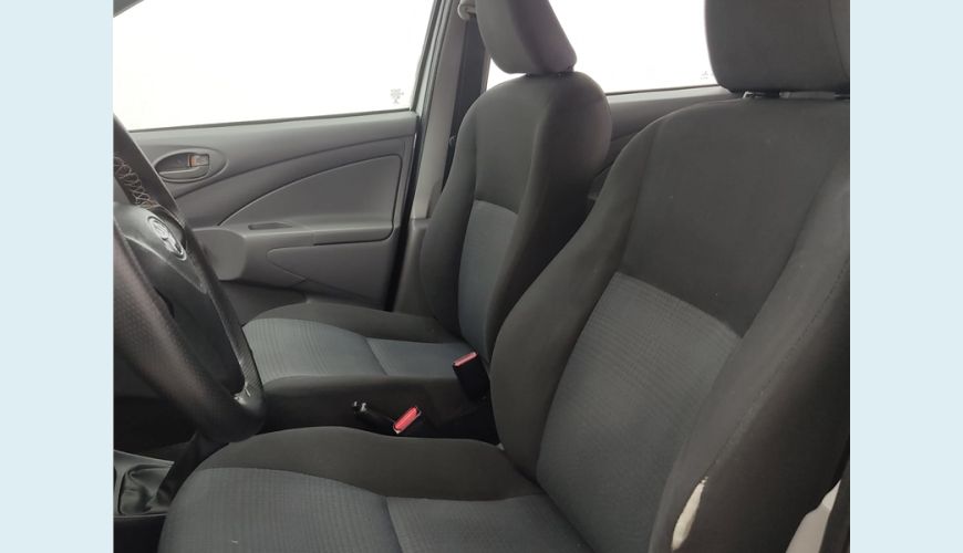 TOYOTA ETIOS 1.3 X 16V FLEX 4P MANUAL - PRATA - 2013 Foto 9 (Grande)