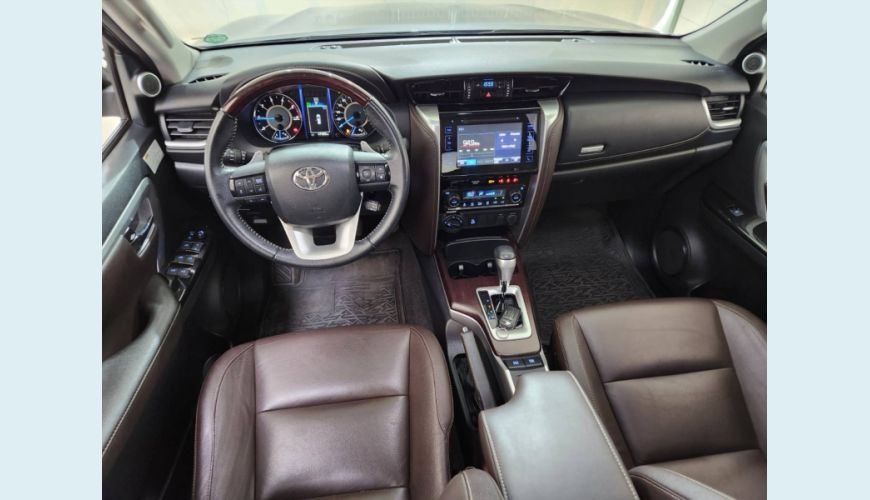 TOYOTA HILUX SW4 2.8 SRX 4X4 16V TURBO INTERCOOLER DIESEL 4P AUT. - CINZA - 2019 Foto 9 (Grande)
