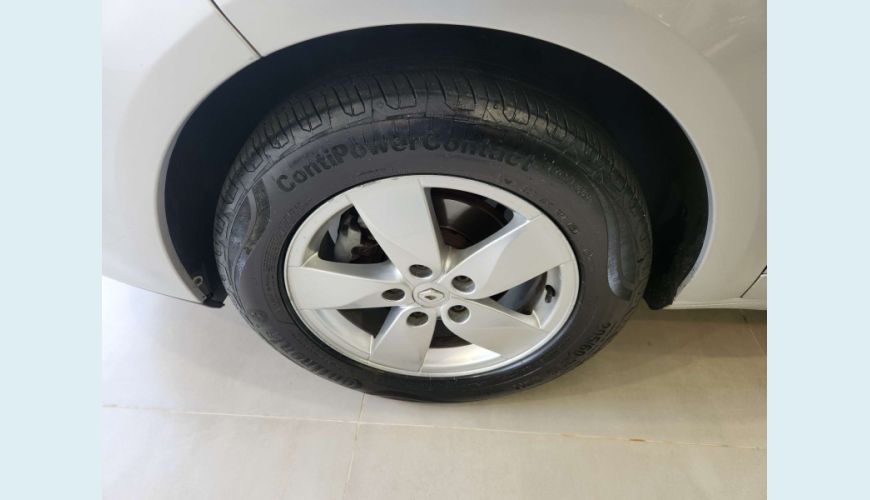 RENAULT FLUENCE 2.0 DYNAMIQUE 16V FLEX 4P MANUAL - PRATA - 2013 Foto 9 (Grande)