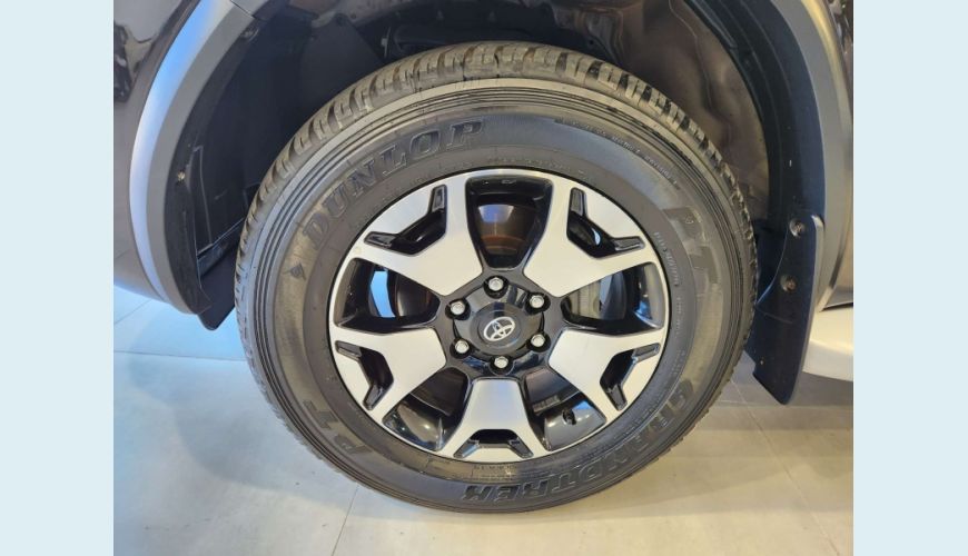 TOYOTA HILUX SW4 2.8 SRX DIAMOND 4X4 7 LUGARES 16V TURBO INTERCOOLER DIESEL 4P AUT. - MARROM - 2019 Foto 9 (Grande)