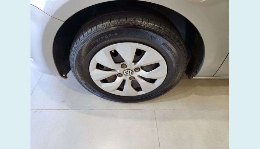 VOLKSWAGEN VOYAGE 1.0 MI COMFORTLINE 8V FLEX 4P MANUAL - PRATA - 2015 Foto 9 (Grande)