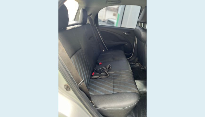 TOYOTA ETIOS 1.5 XS 16V FLEX 4P MANUAL - PRATA - 2016 Foto 9 (Grande)