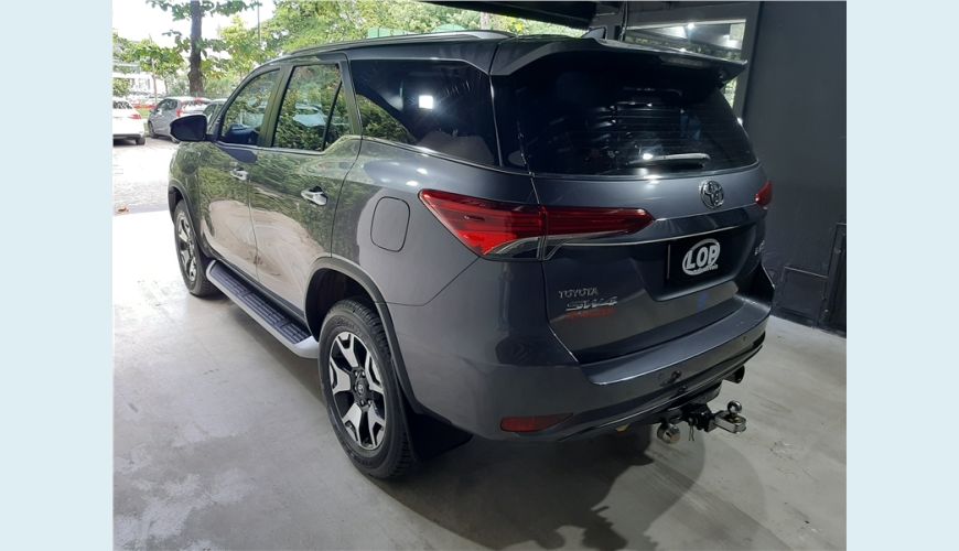 TOYOTA HILUX SW4 2.8 SRX DIAMOND 4X4 7 LUGARES 16V TURBO INTERCOOLER DIESEL 4P AUT. - N/D - 2020 Foto 9 (Grande)