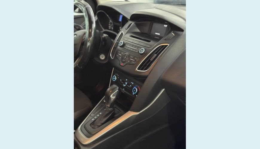 FORD FOCUS 2.0 SE 16V FLEX 4P POWERSHIFT - BRANCO - 2018 Foto 9 (Grande)